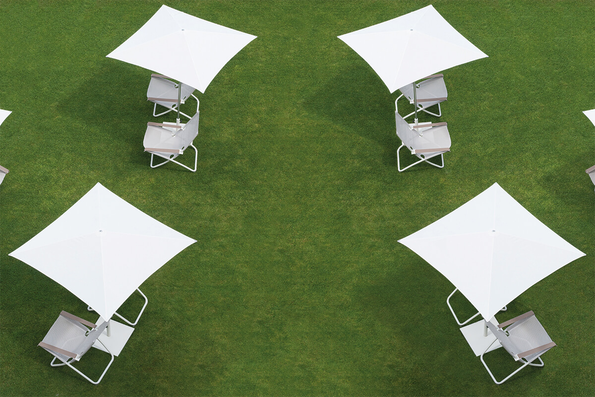 ombrellone-piazzetta-poltrone-snooze-emu-esterno-giardino-alluminio-bianco